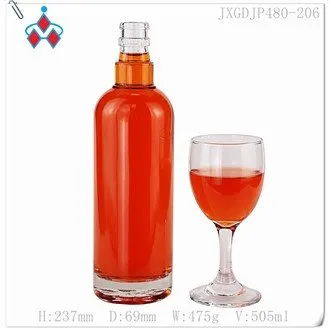 Átlátszó vodkás üveg